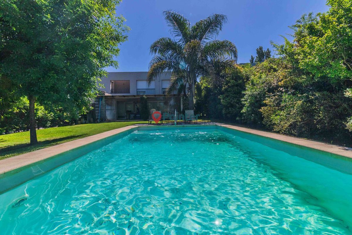 Imagen de la propiedad: Venta Lomas De La Tahona, Casa 4 Dormitorios Piscina en La Tahona